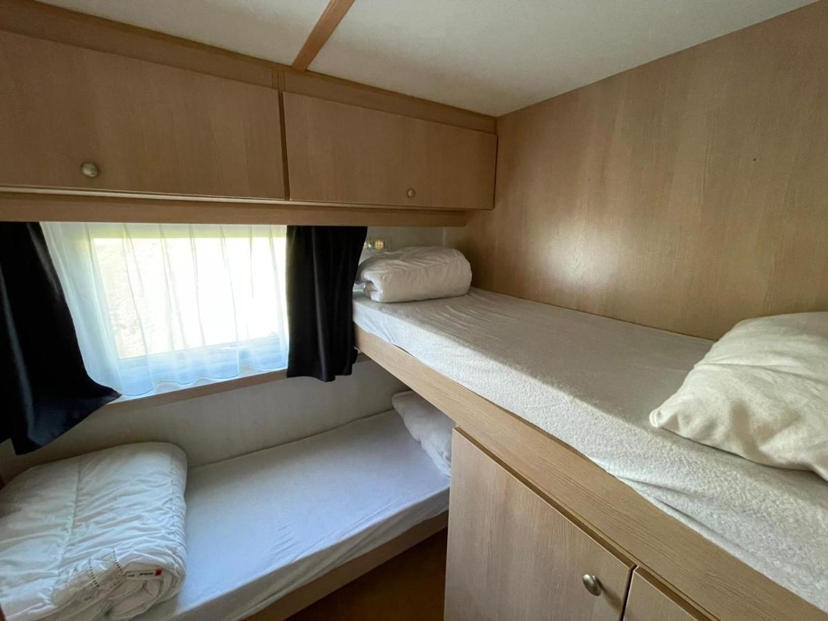 Chalet 'T Rijsterbos Op Camping Met Zwembad!ヴィラ エクステリア 写真